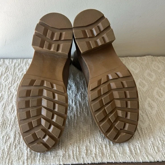 Steve Madden EUC Kiley Chelsea Suede Ankle Boots - Picture 7 of 14